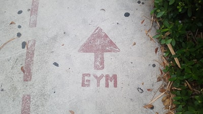 健身房道路标志